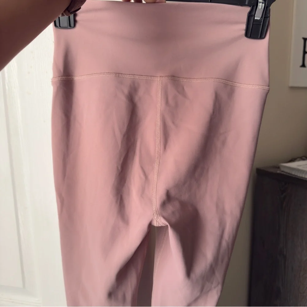 ALO Yoga High Waist Ripped Warrior Distressed Leggings in Mauve Size XS